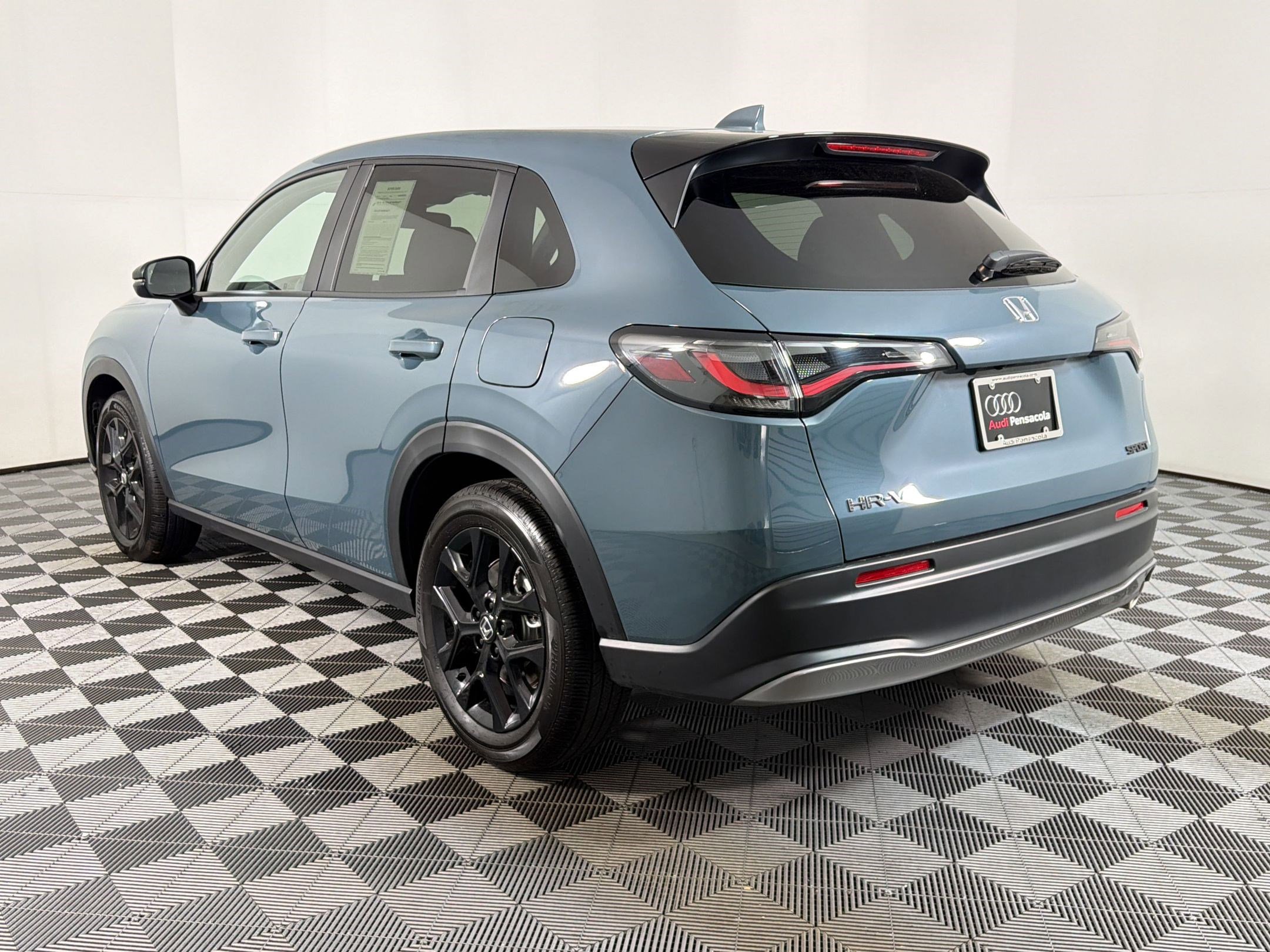 Used 2025 Honda HR-V Sport image 3