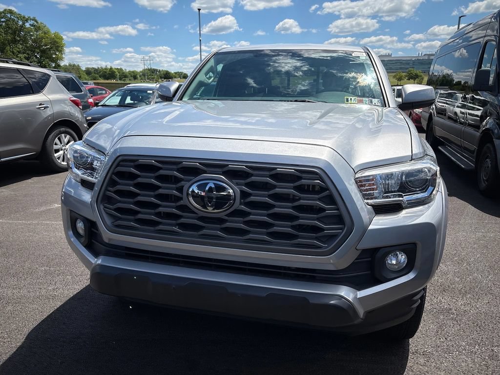 Used 2017 Toyota Tacoma SR5 w/ Tow Package AWD/4WD image 2