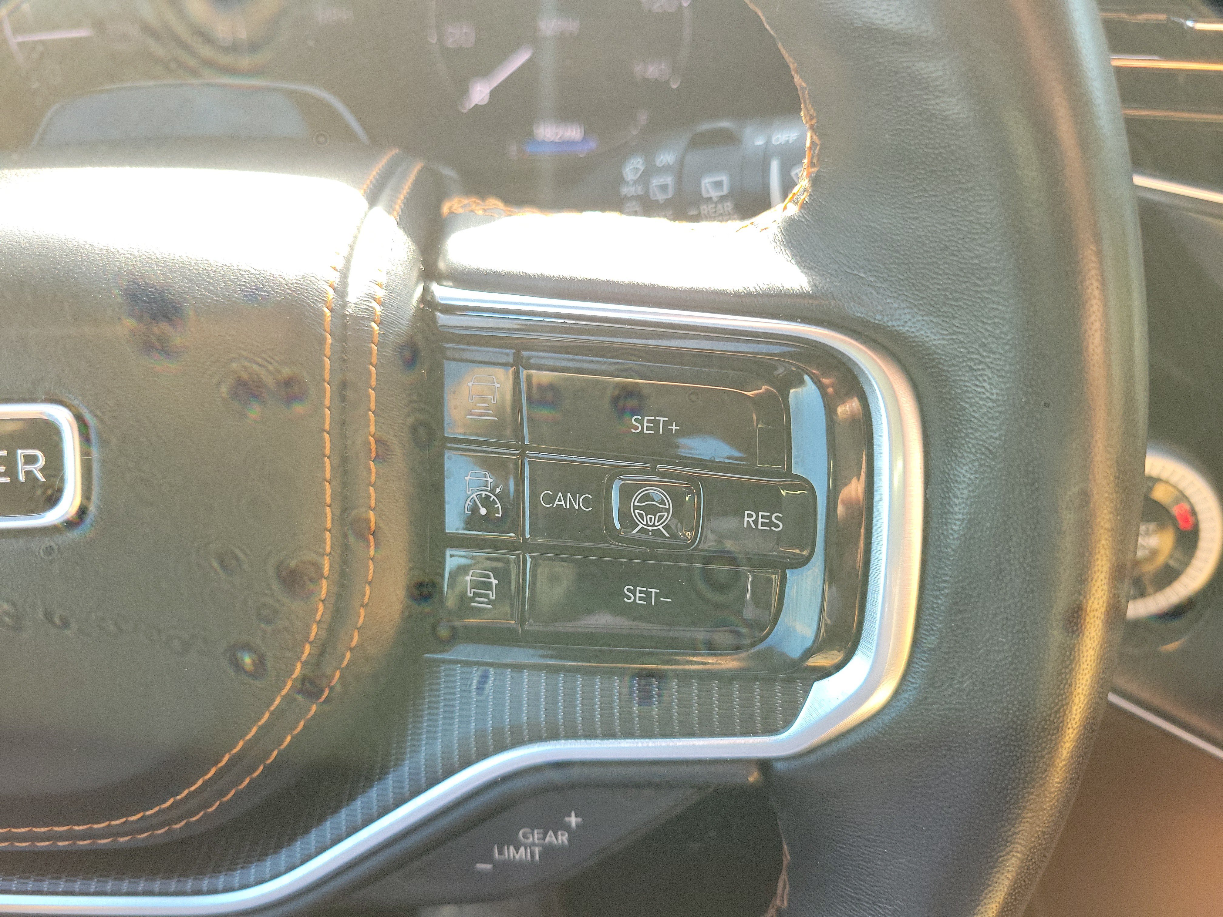 Used 2025 Jeep Grand Wagoneer Series III w/ Rear Seat Video Group 1 AWD/4WD image 27