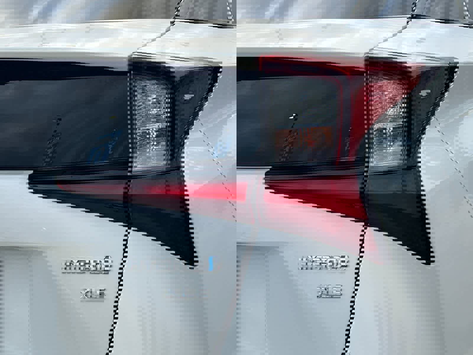 Used 2019 Toyota Prius XLE image 26