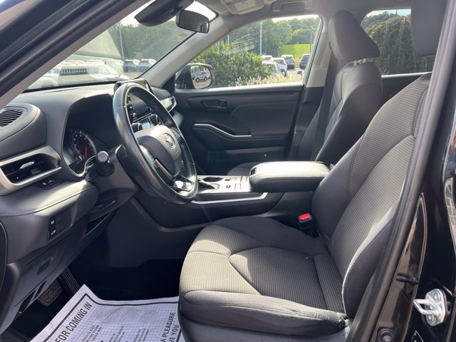 Used 2021 Toyota Highlander LE AWD/4WD image 24