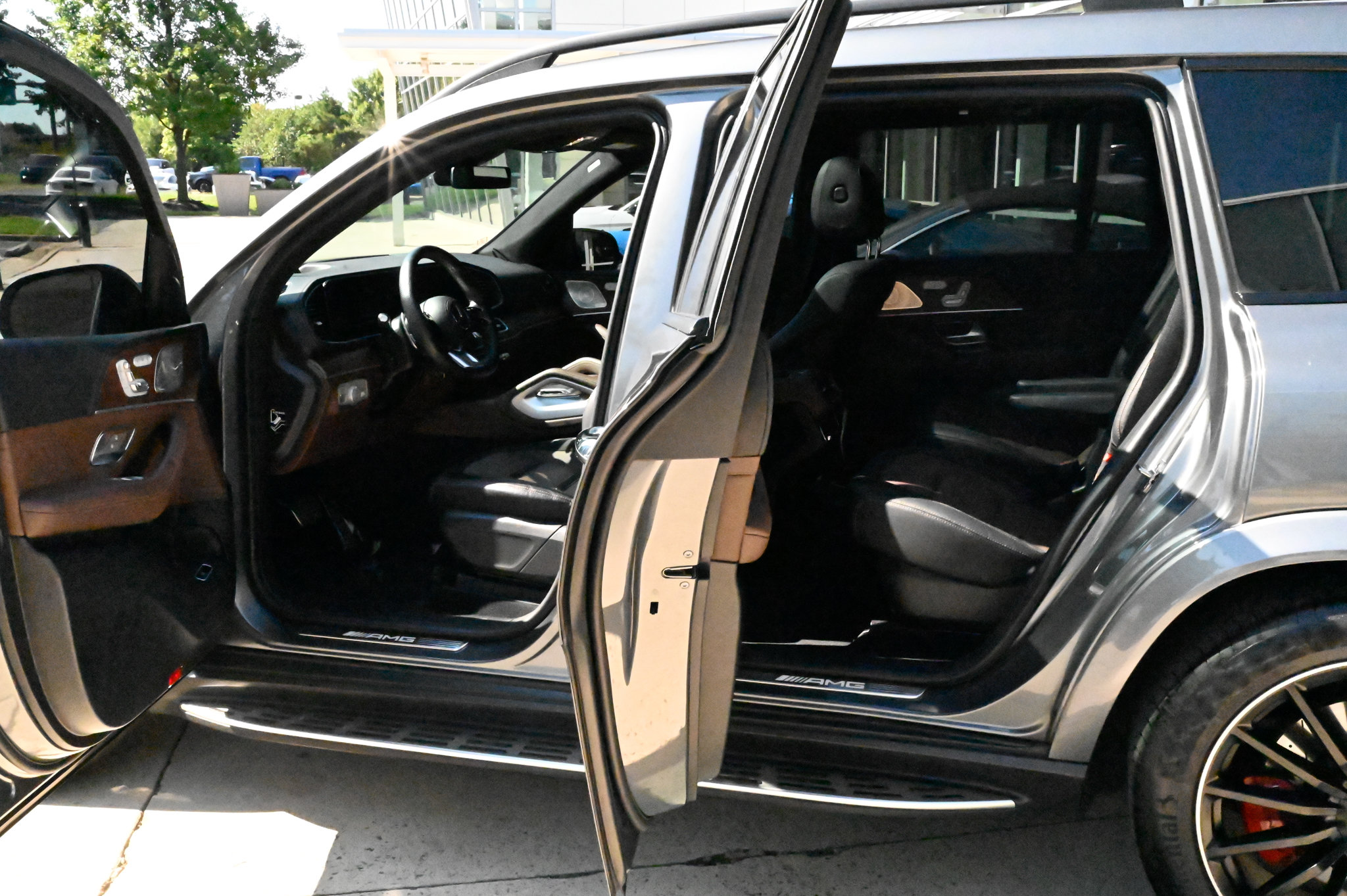 Used 2024 Mercedes-Benz GLS 63 AMG 4MATIC image 32