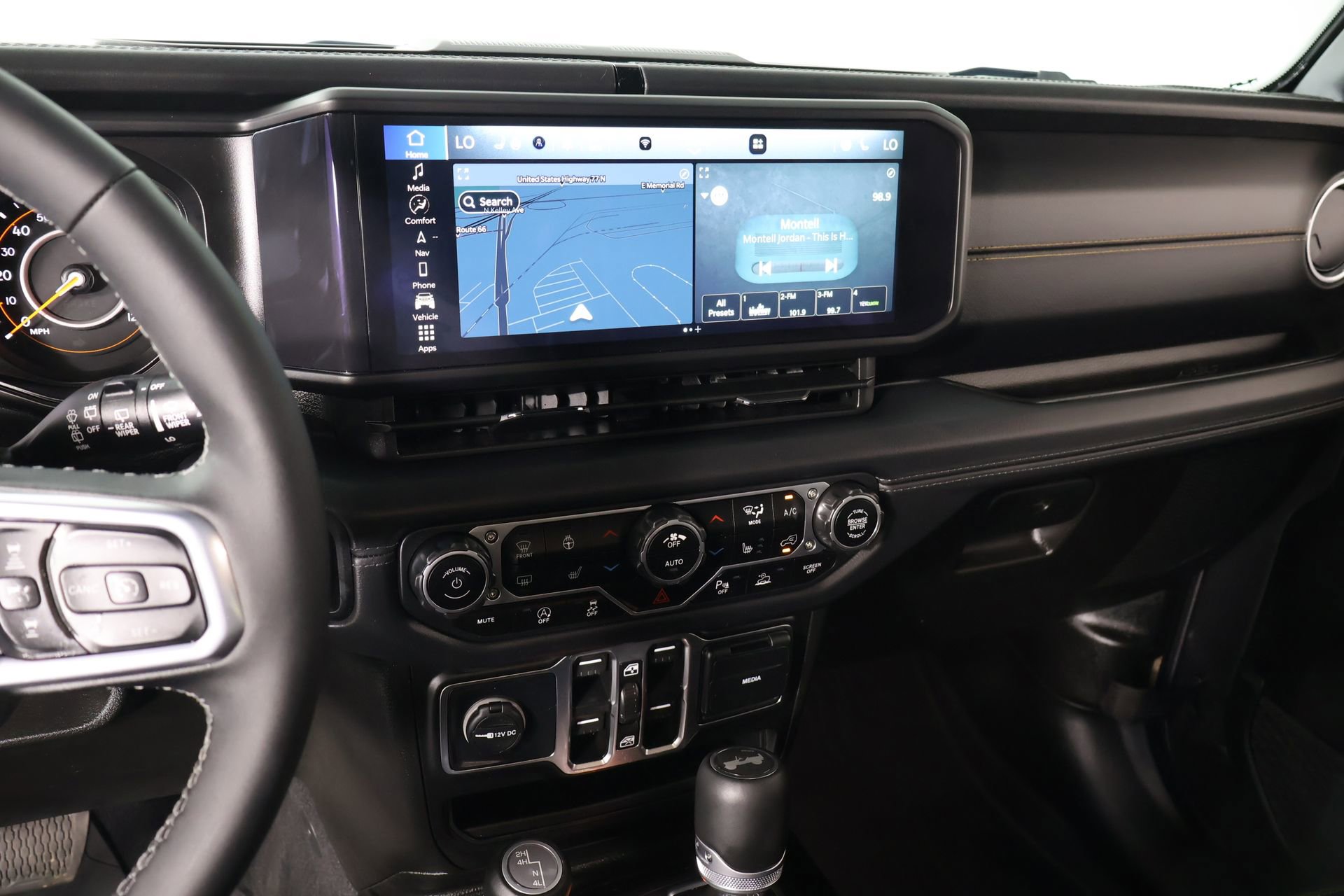 Used 2025 Jeep Wrangler Unlimited Sahara AWD/4WD image 5