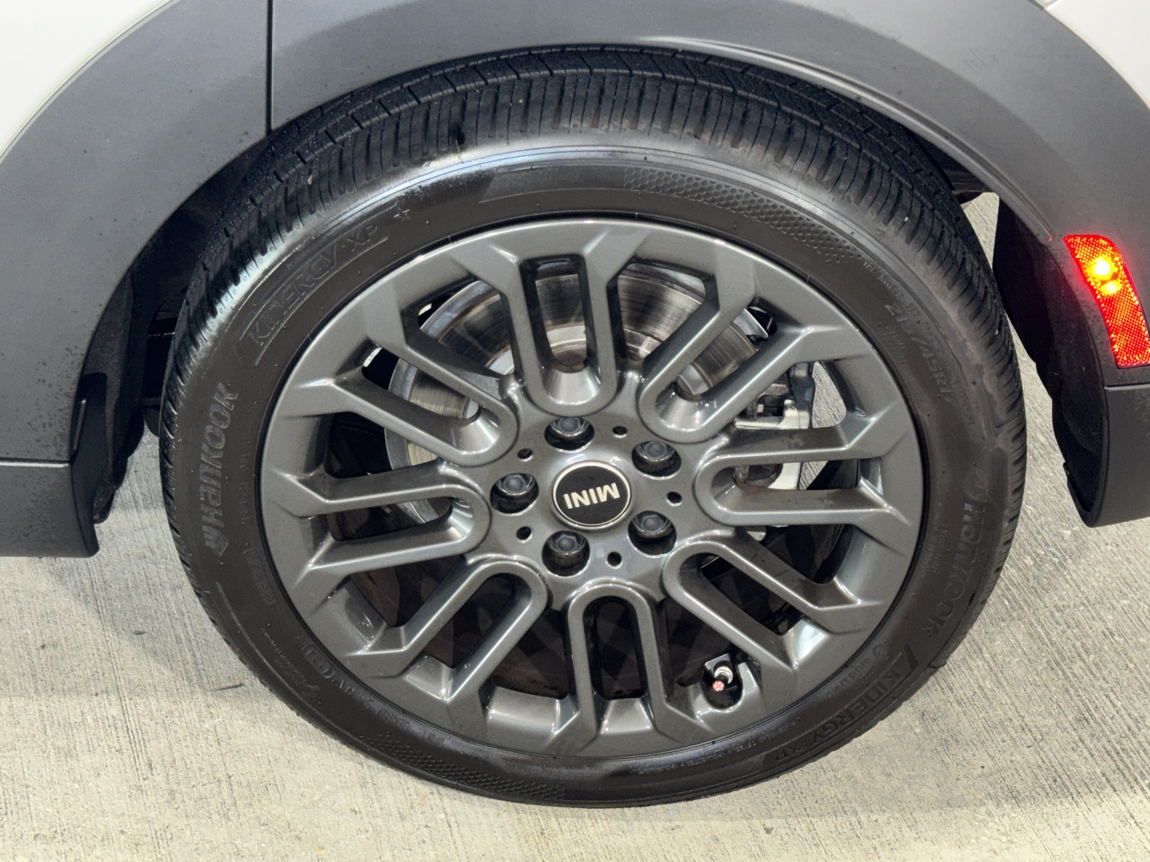 Used 2025 MINI Cooper 4-Door Hardtop FWD image 35
