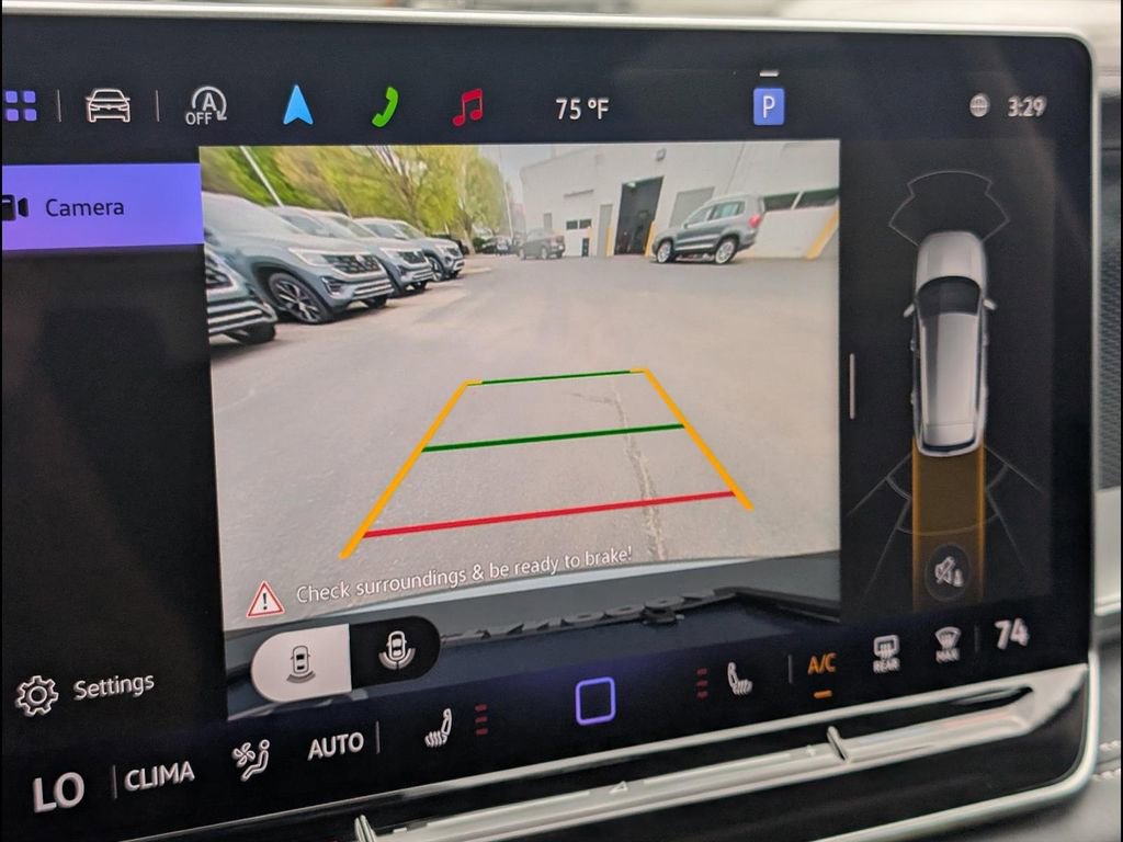 Used 2025 Volkswagen Tiguan SE image 18