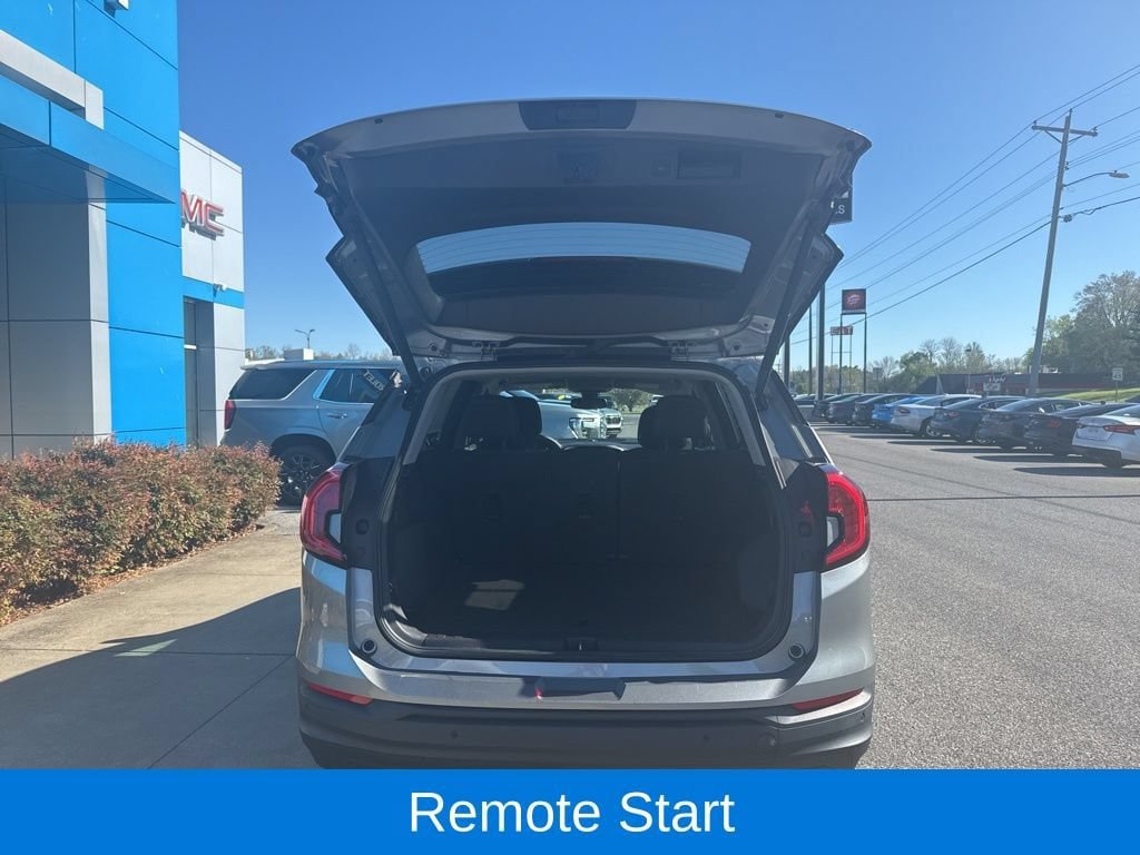 Used 2023 GMC Terrain SLE w/ Driver Convenience Package FWD image 8
