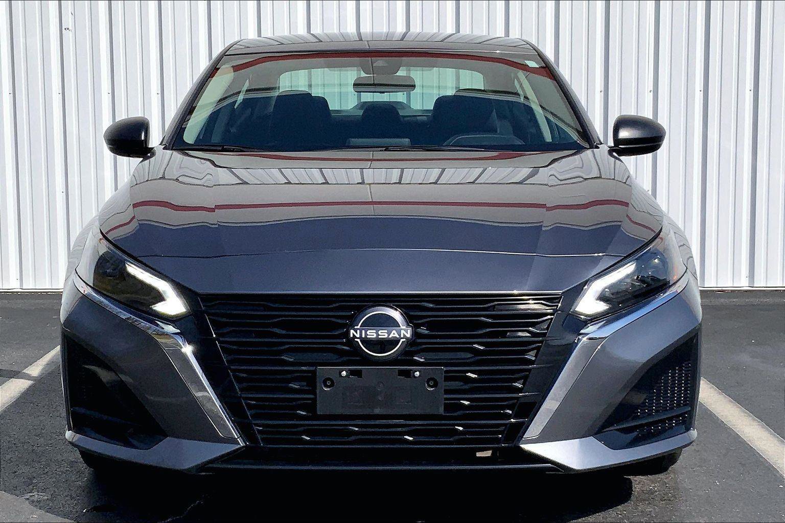 Used 2024 Nissan Altima 2.5 SV image 3