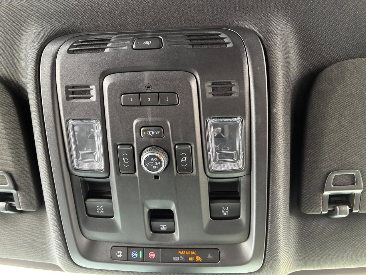 Used 2021 GMC Yukon XL Denali w/ Denali Premium Package image 13