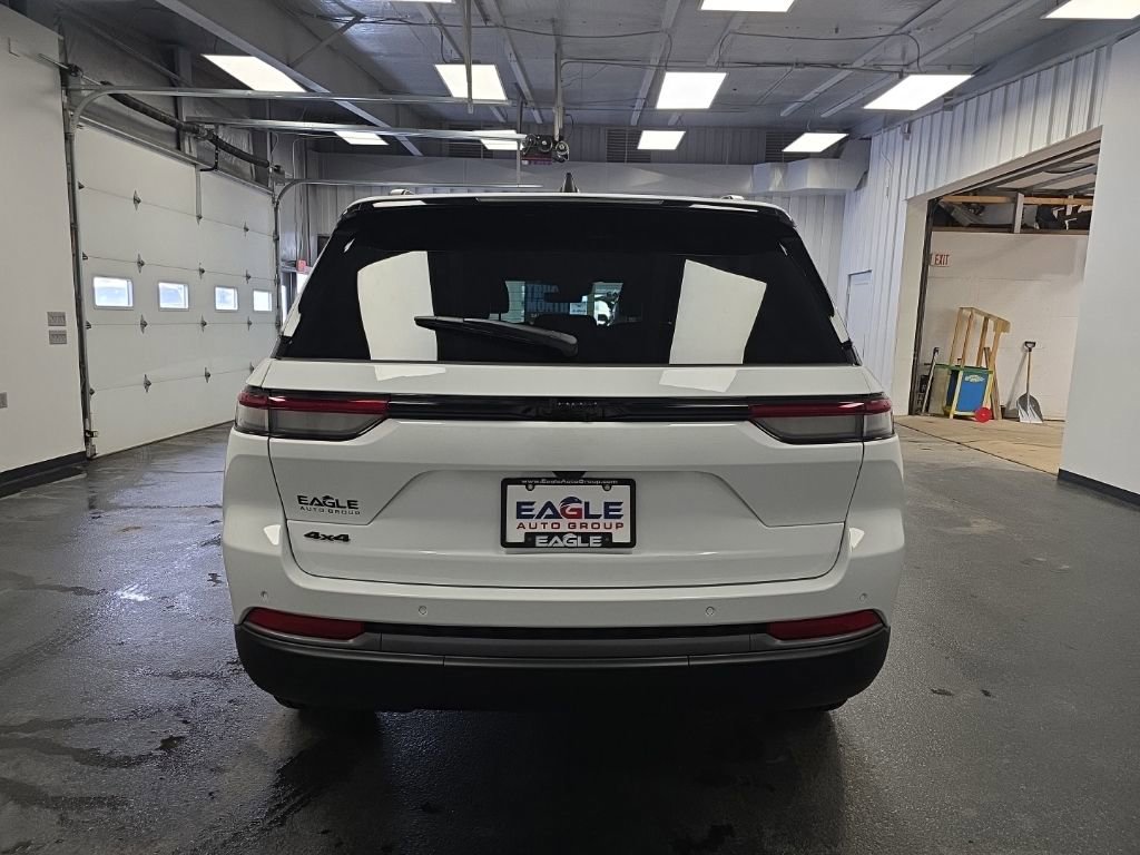 New 2026 Jeep Grand Cherokee Altitude AWD/4WD image 10