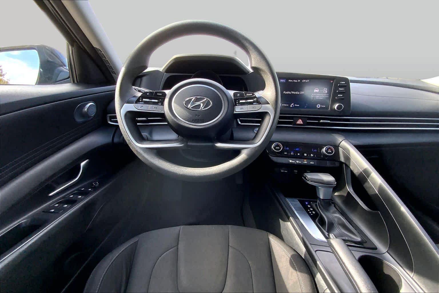 Certified 2023 Hyundai Elantra SEL FWD image 6