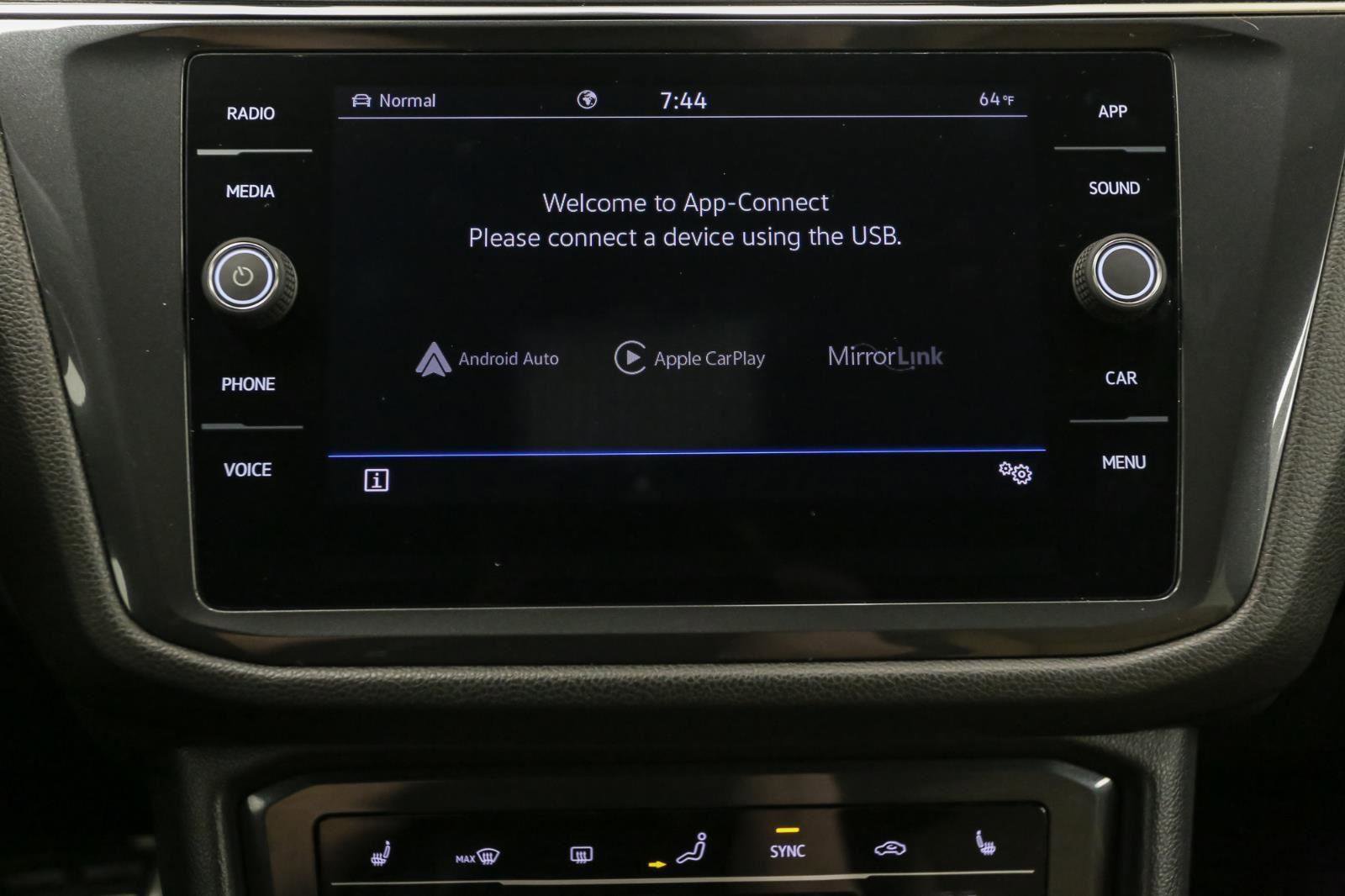 Certified 2023 Volkswagen Tiguan SE R-Line image 31