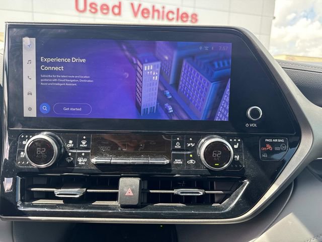 Used 2023 Toyota Highlander Limited image 32