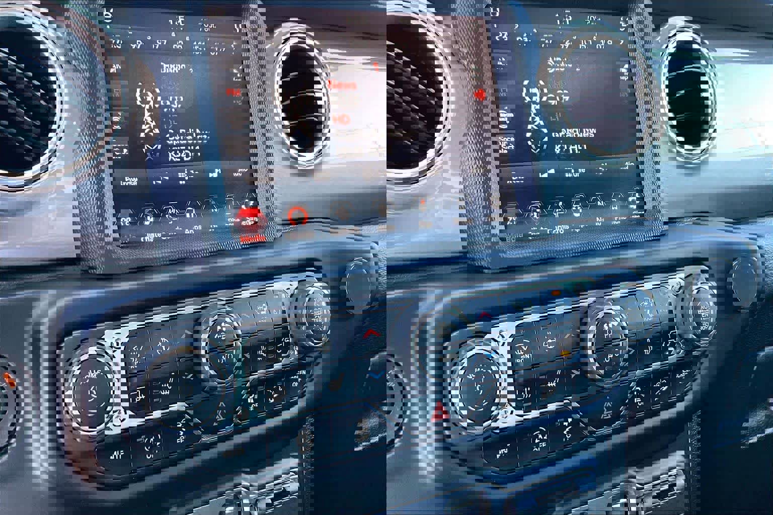 Used 2020 Jeep Wrangler Unlimited Sahara AWD/4WD image 34