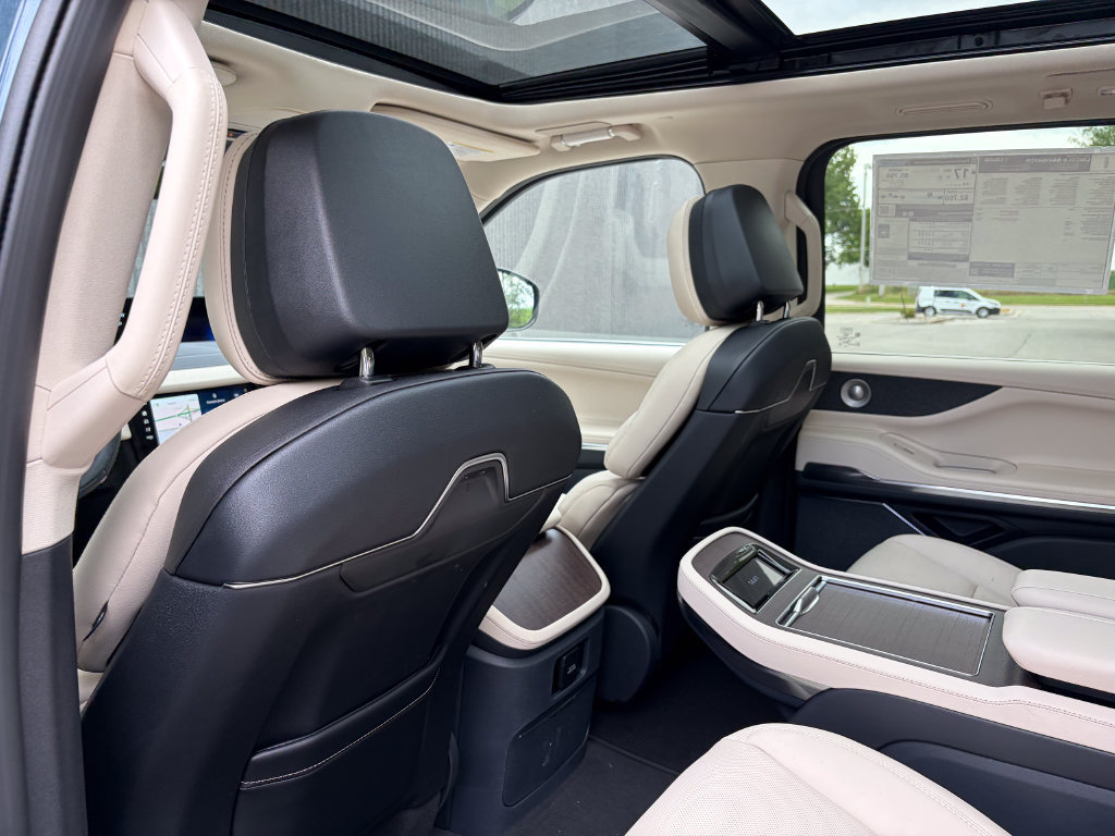 New 2027 Lincoln Navigator Reserve AWD/4WD image 21