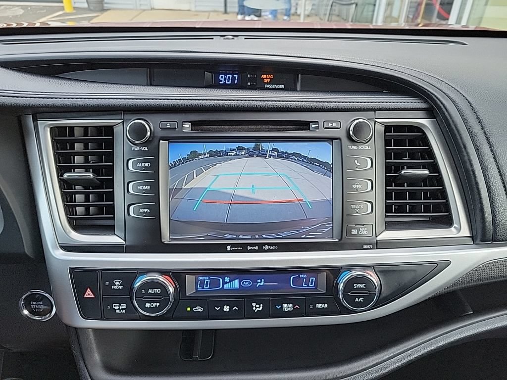 Used 2017 Toyota Highlander SE AWD/4WD image 27