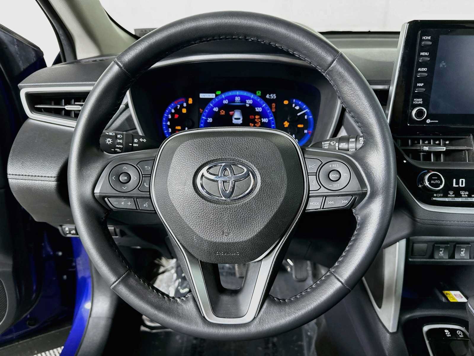 Used 2022 Toyota Corolla Cross XLE w/ Convenience Package FWD image 11