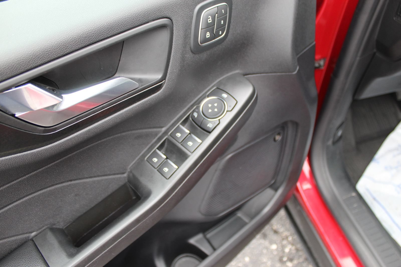 Used 2022 Ford Escape SEL w/ SEL Stealth AWD Package image 22