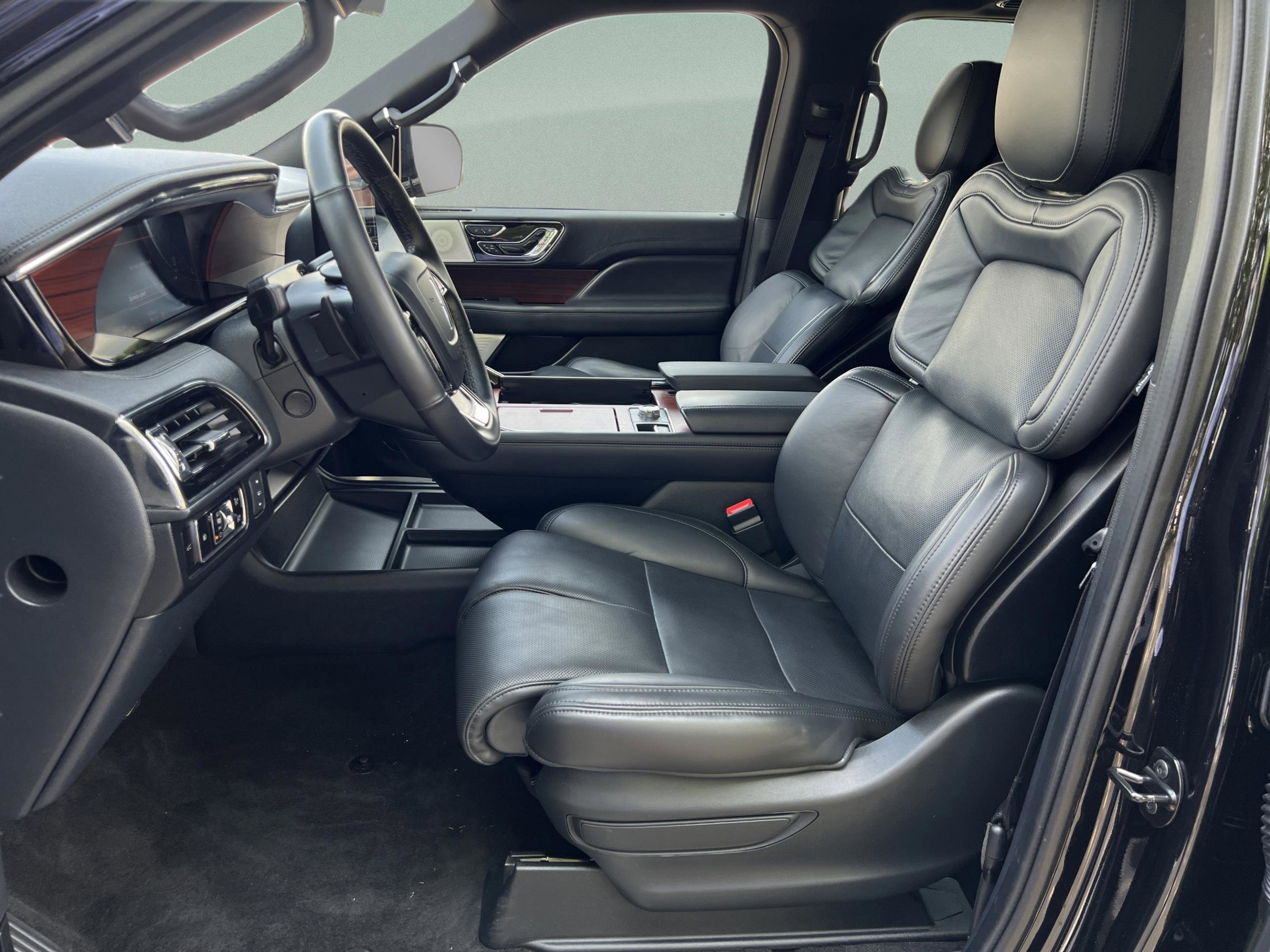 Used 2023 Lincoln Navigator Reserve AWD/4WD image 22