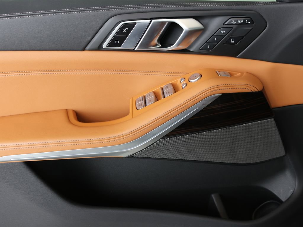 Used 2023 BMW X7 xDrive40i w/ M Sport Package AWD/4WD image 13