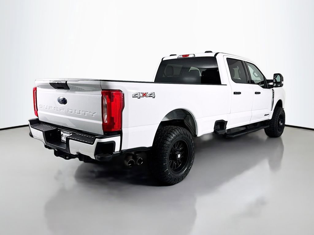 Used 2023 Ford F350 XLT AWD/4WD image 5