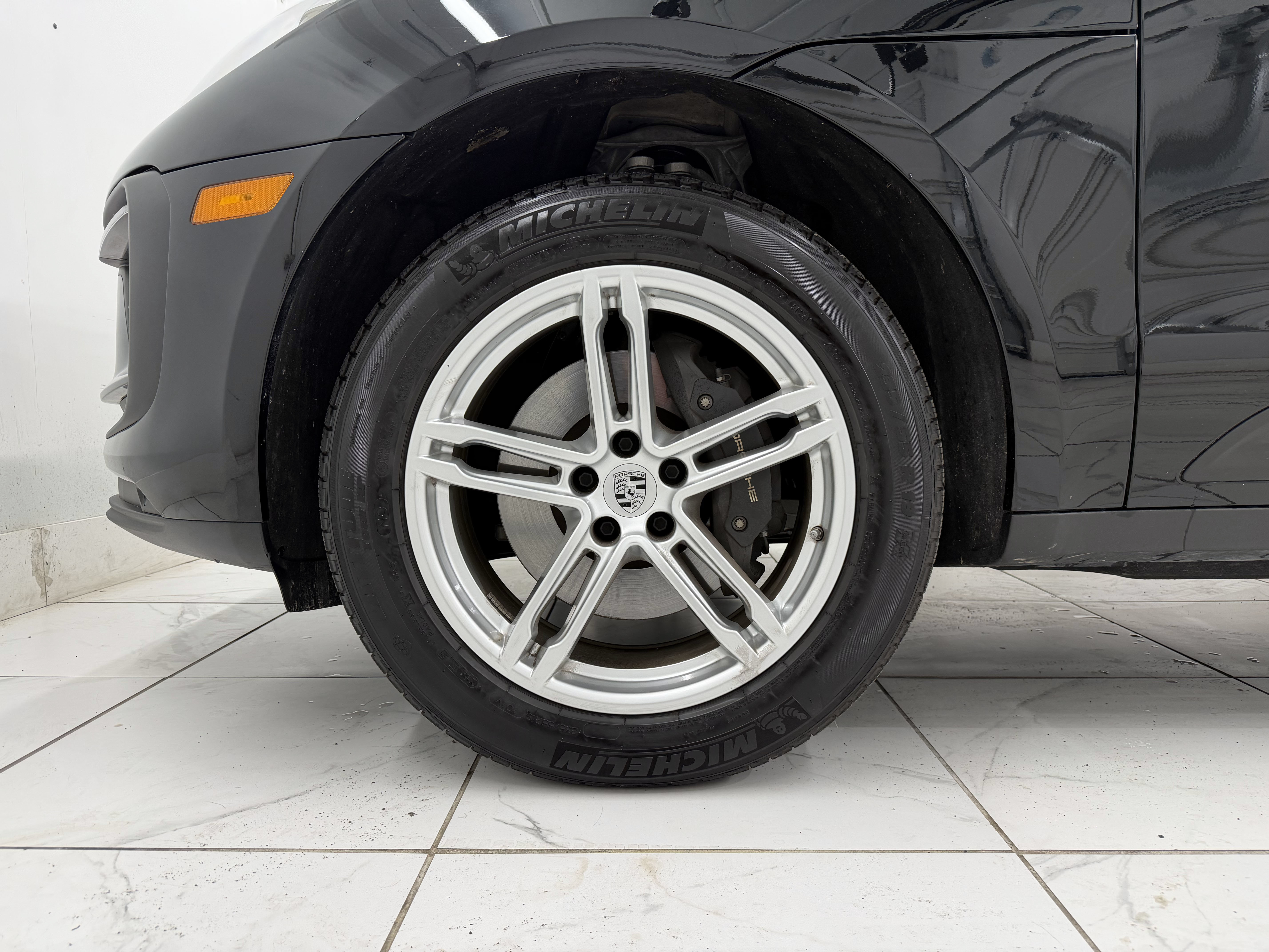Certified 2025 Porsche Macan AWD/4WD image 16