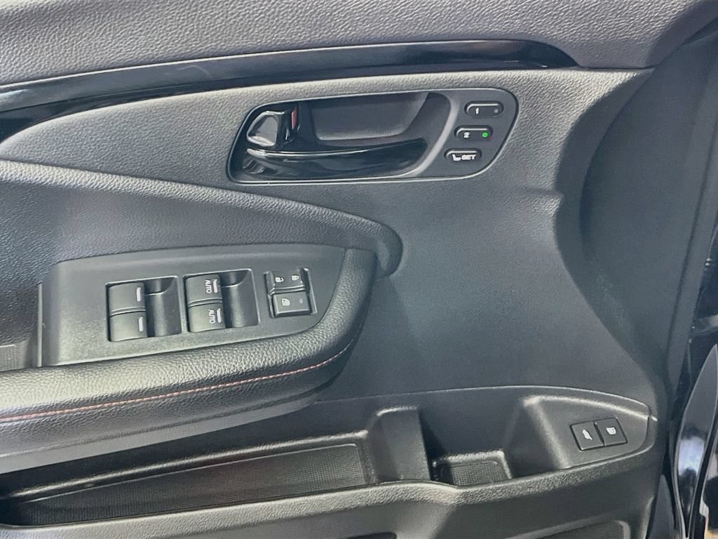 Used 2025 Honda Passport Black Edition image 18