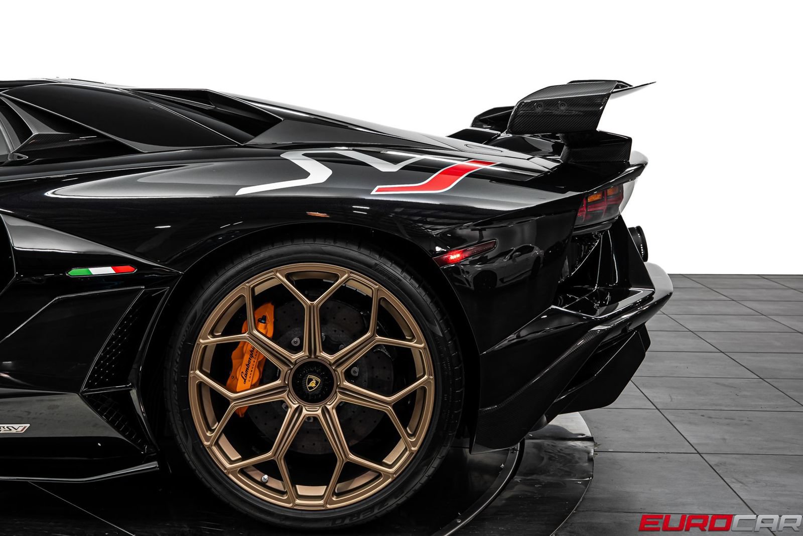 Used 2021 Lamborghini Aventador SVJ AWD/4WD image 23