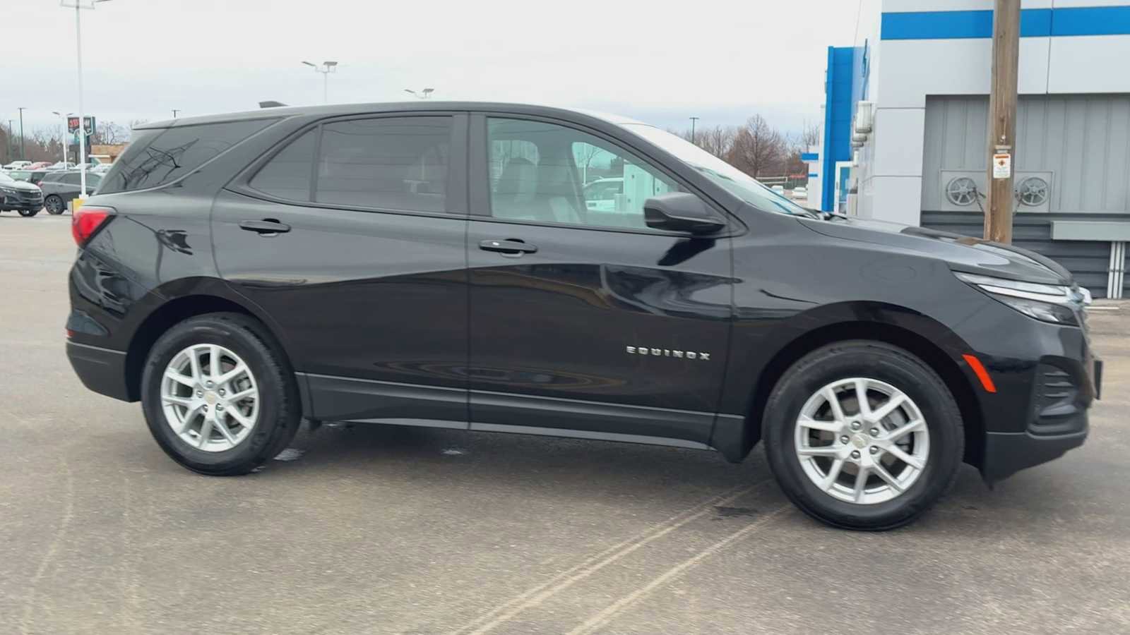Used 2024 Chevrolet Equinox LS w/ LS Convenience Package image 9