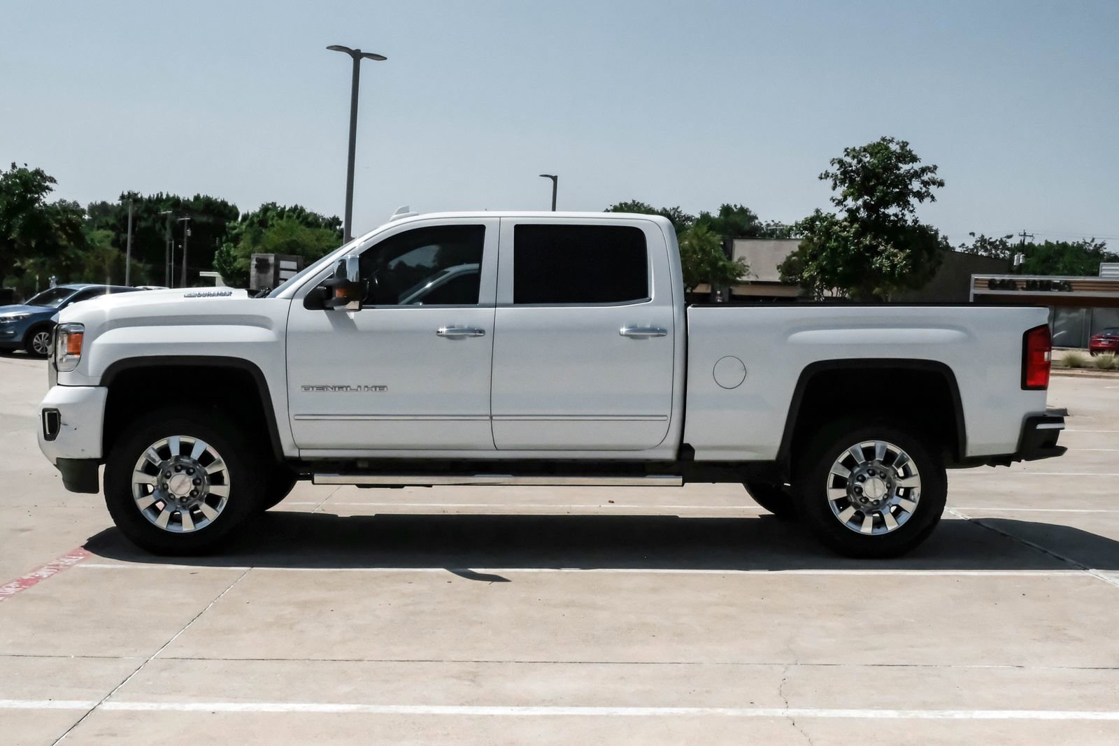Used 2017 GMC Sierra 2500 Denali w/ Duramax Plus Package AWD/4WD image 12