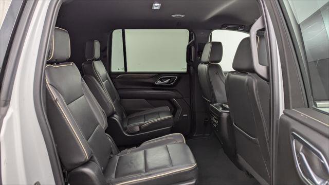 Used 2023 Chevrolet Suburban Premier image 22