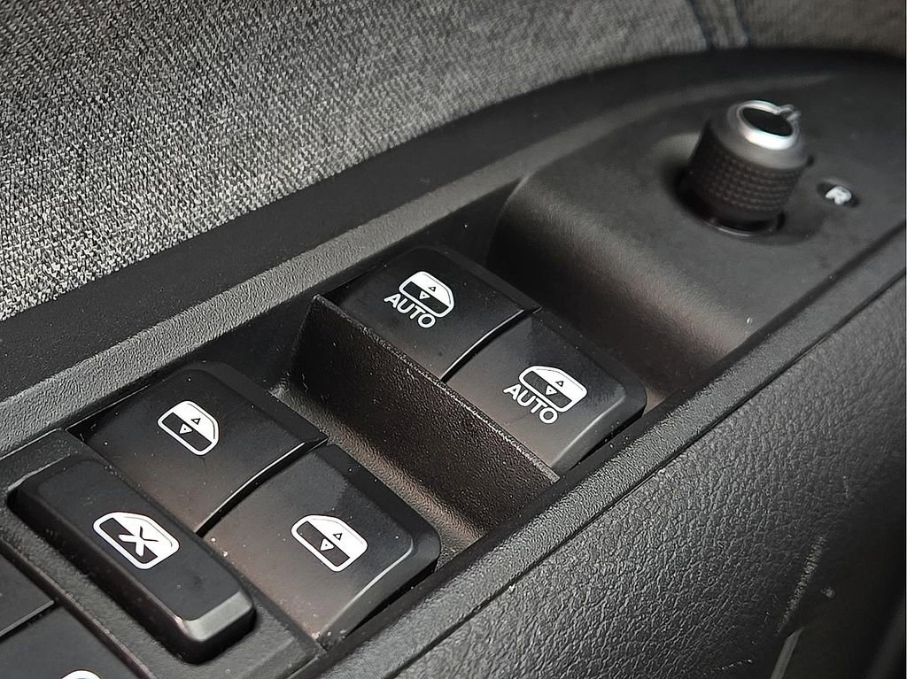 Used 2024 Jeep Compass Latitude AWD/4WD image 16