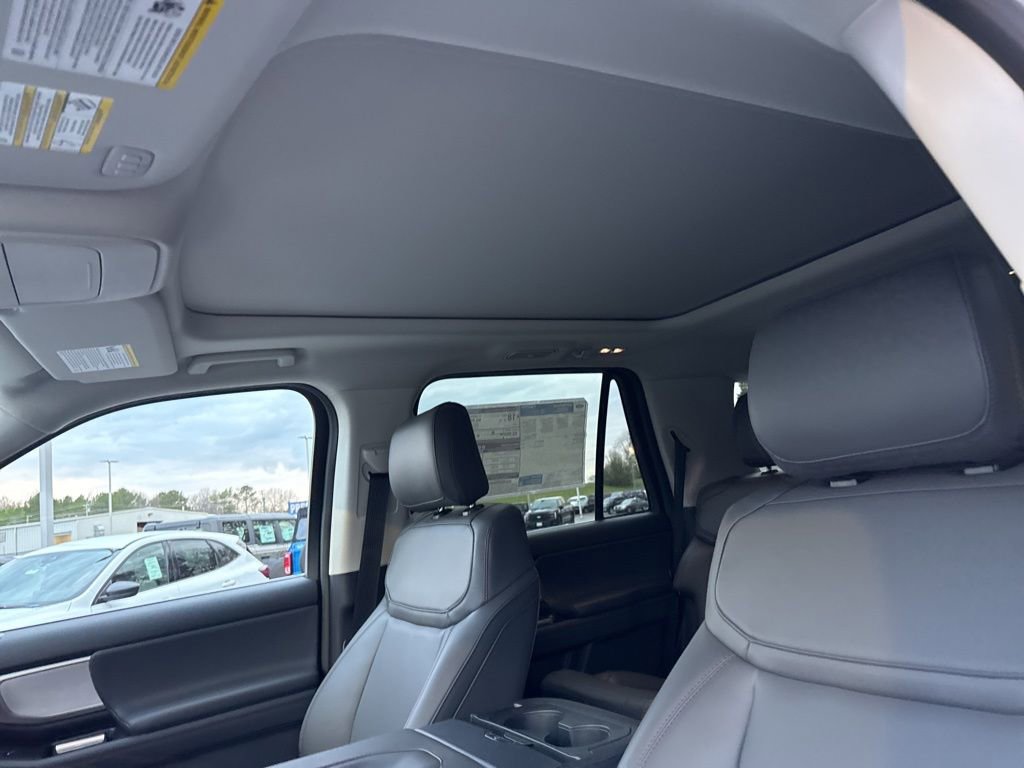 New 2025 Ford Expedition Active image 28