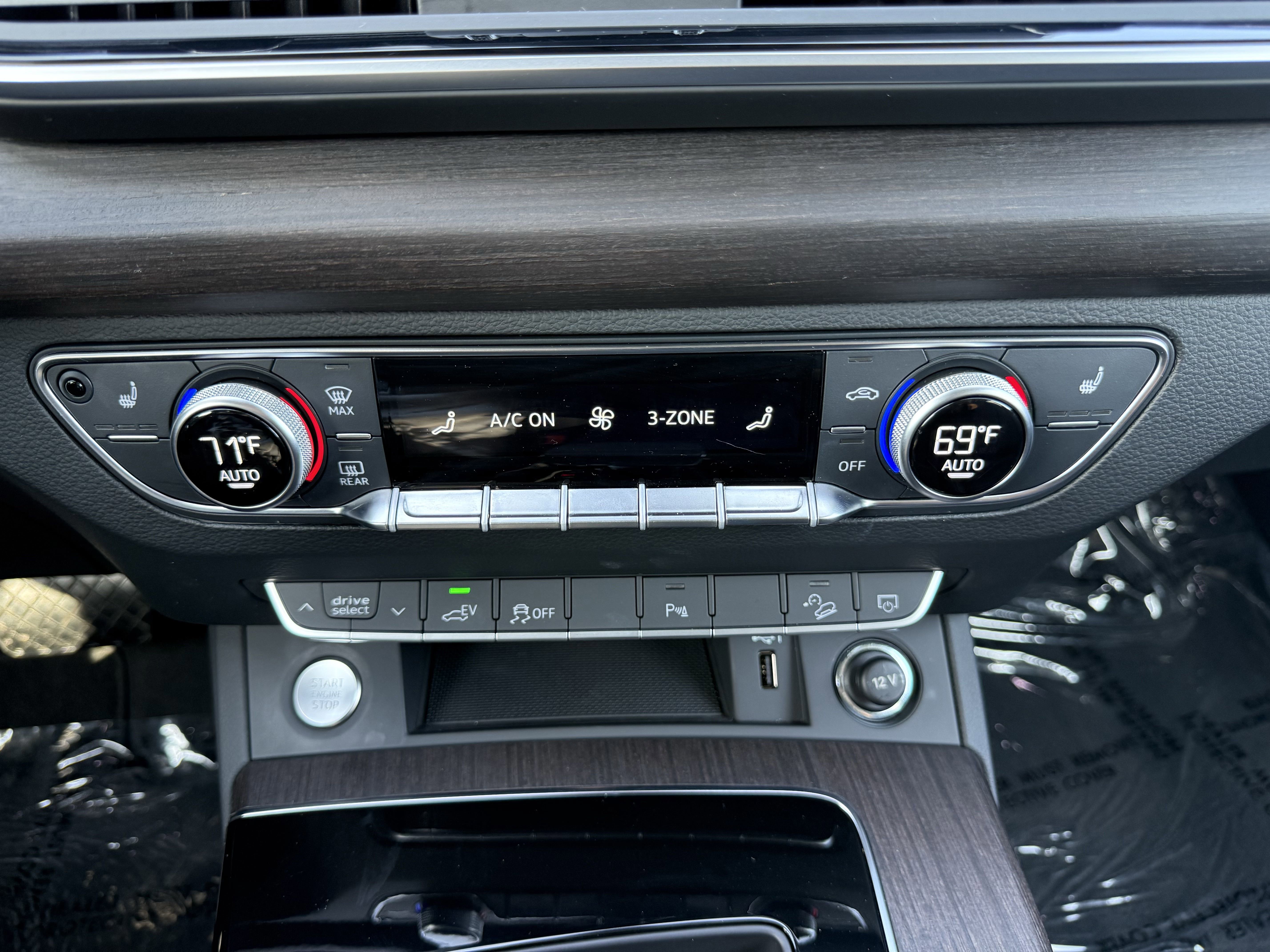 Used 2024 Audi Q5 e Premium w/ Convenience Package image 64