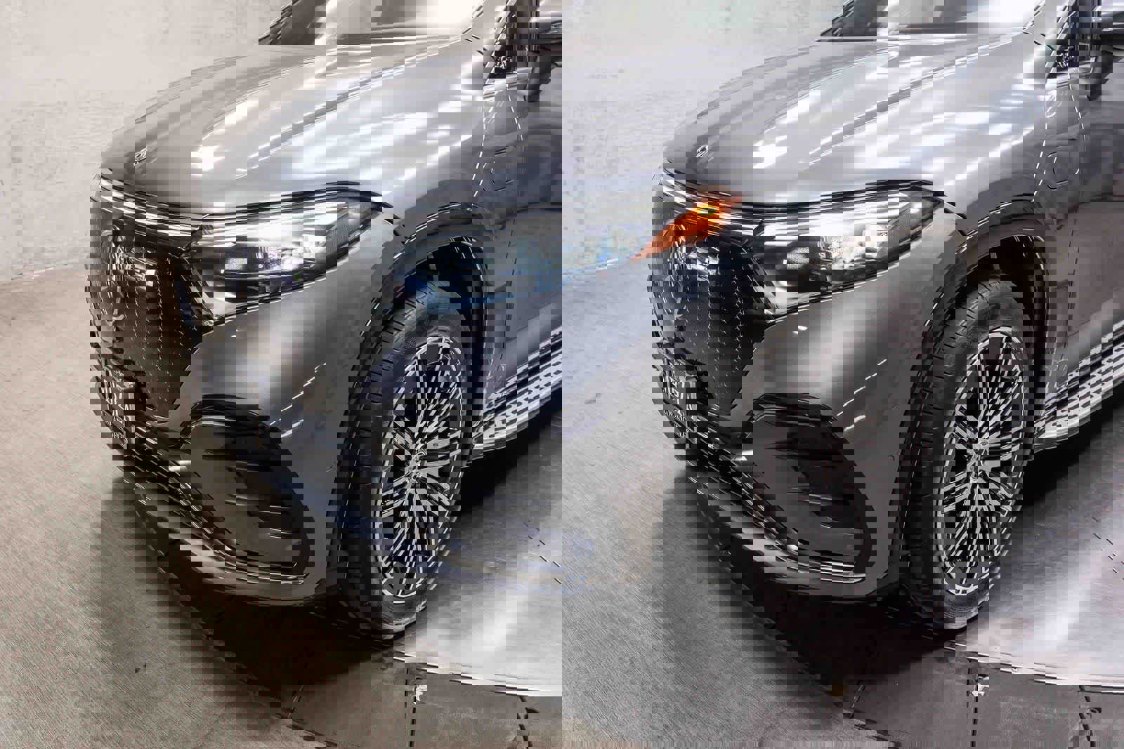 Used 2025 Mercedes-Benz EQS 580 4MATIC SUV image 11