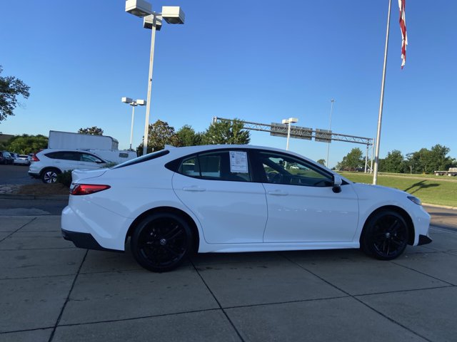 Used 2025 Toyota Camry SE FWD image 15