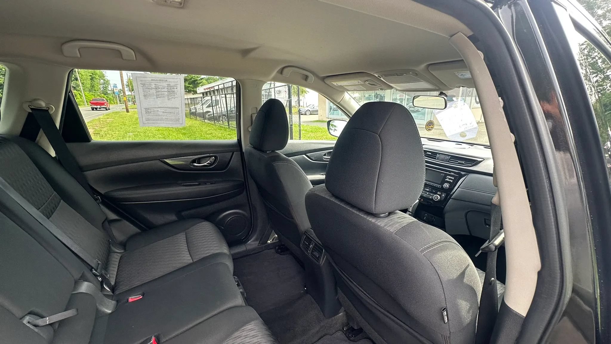 Used 2017 Nissan Rogue SV AWD/4WD image 26