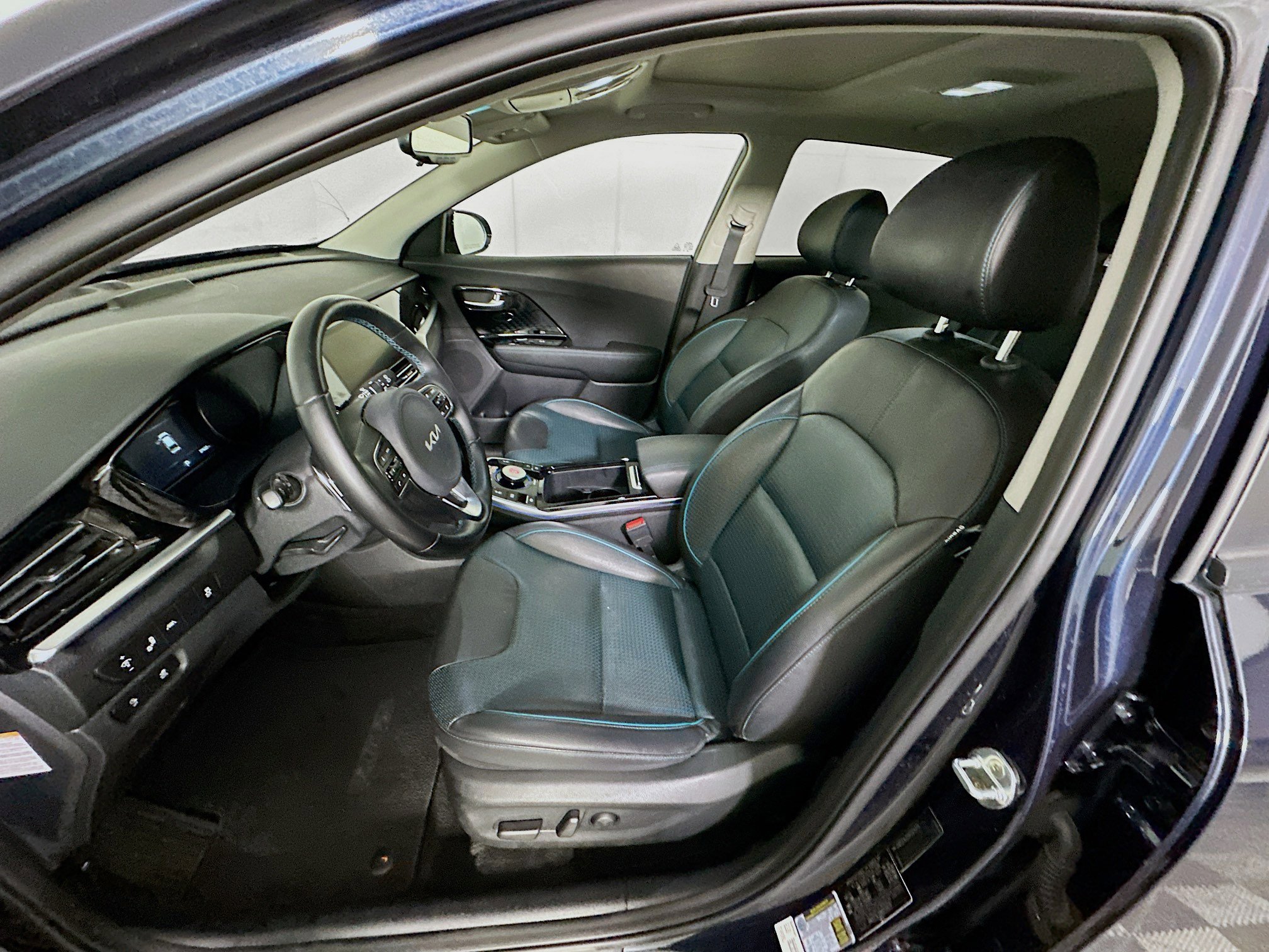 Used 2022 Kia Niro EX Premium image 13