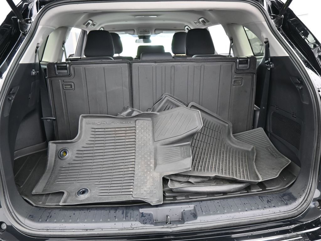 Used 2023 Toyota Highlander L image 32