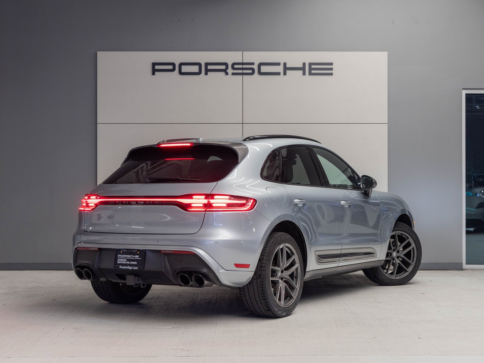 Used 2024 Porsche Macan Turbo image 7