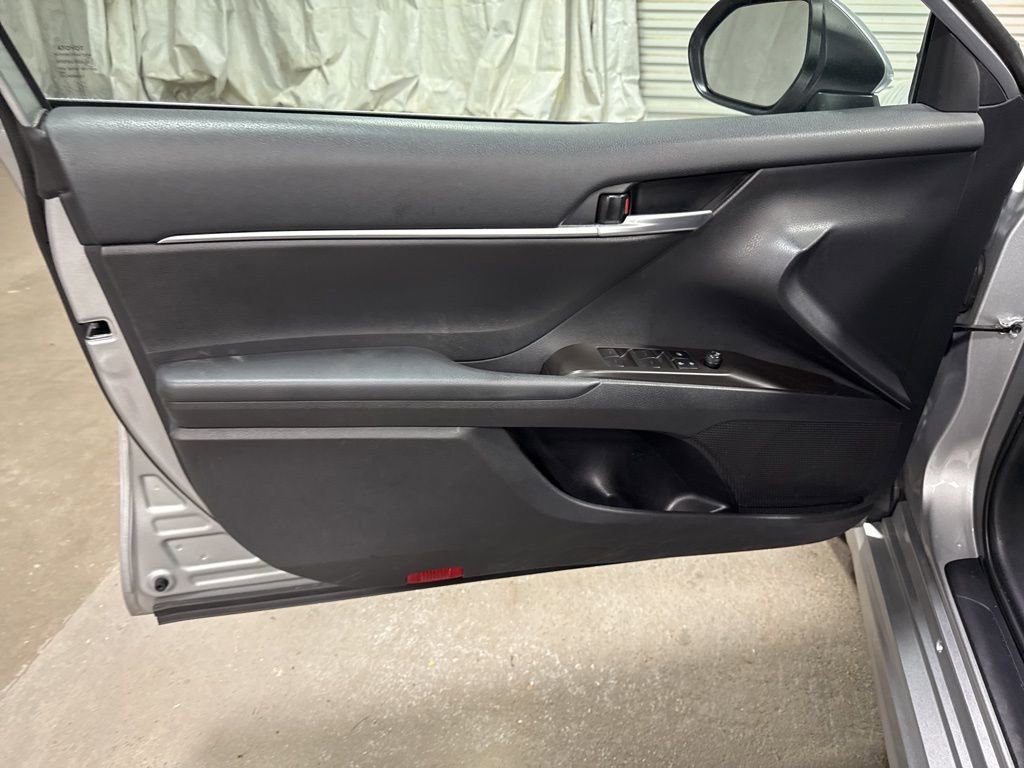 Used 2024 Toyota Camry SE image 19