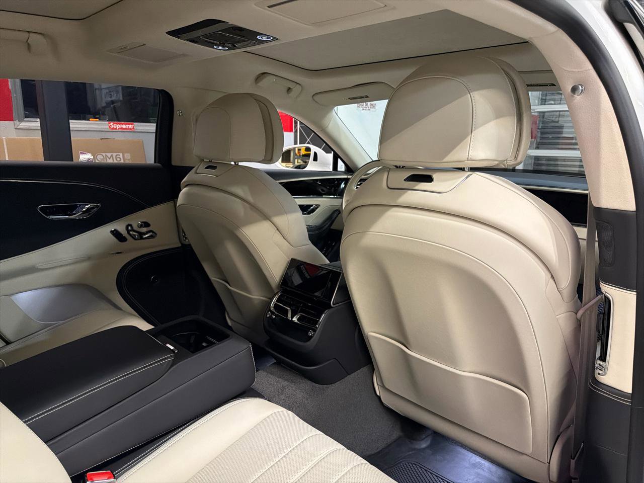 Used 2023 Bentley Flying Spur V8 AWD/4WD image 24