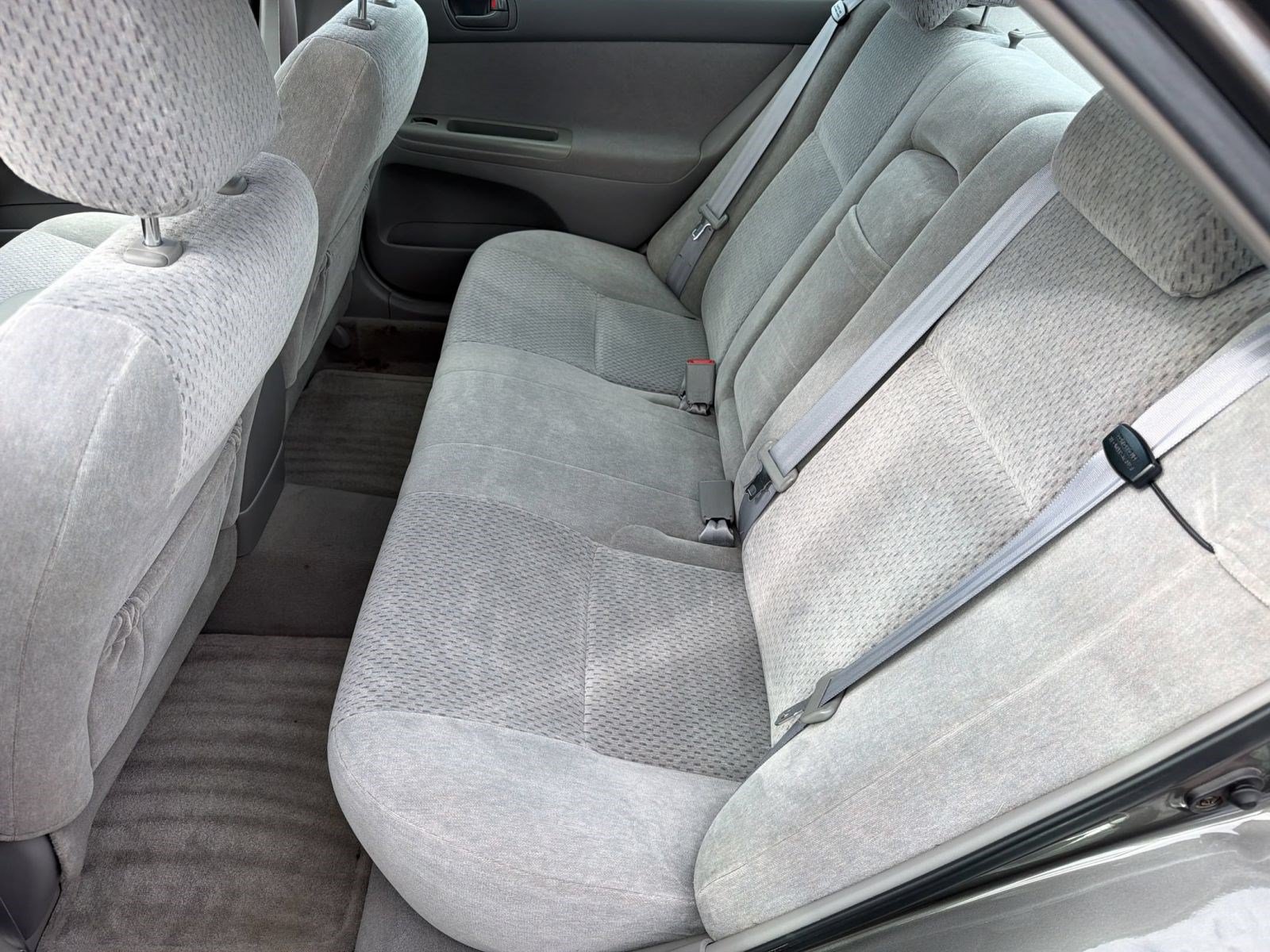 Used 2004 Toyota Camry LE FWD image 19