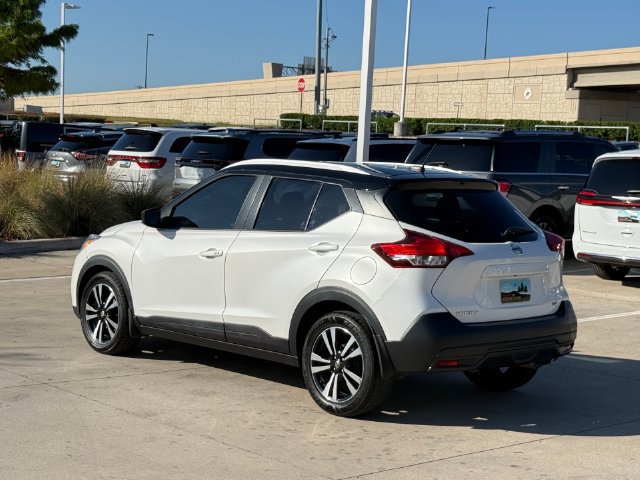 Used 2018 Nissan Kicks SV FWD image 2