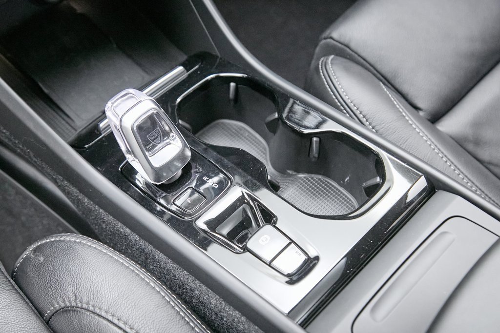 Used 2023 Volvo XC40 B5 Ultimate w/ Protection Package Premier image 17