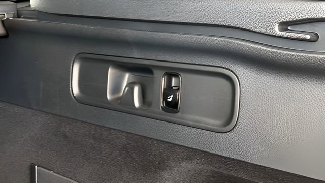 Used 2024 Mercedes-Benz GLC 300 4MATIC image 27