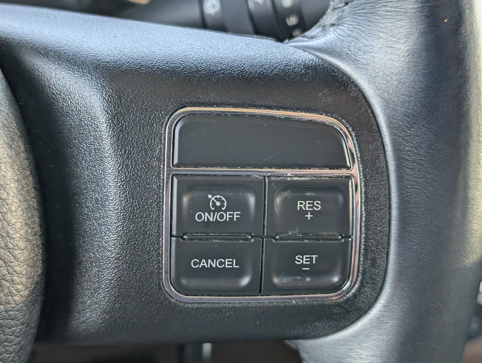 Used 2015 Jeep Wrangler Unlimited Sahara w/ Connectivity Group AWD/4WD image 14