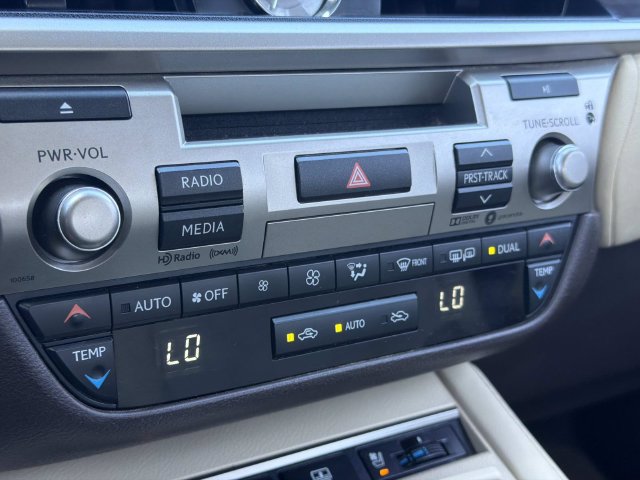 Used 2017 Lexus ES 350 w/ Luxury Package FWD image 29