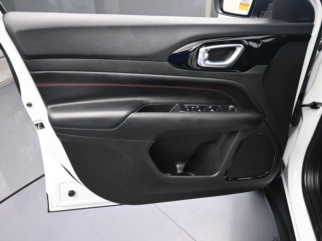 Used 2023 Jeep Compass Trailhawk image 12