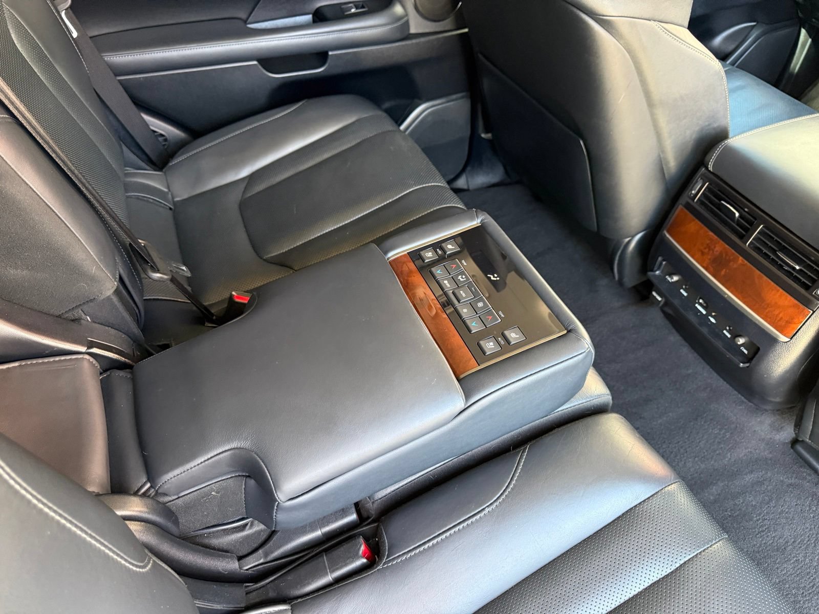 Used 2019 Lexus LX 570 4WD w/ Luxury Package image 41