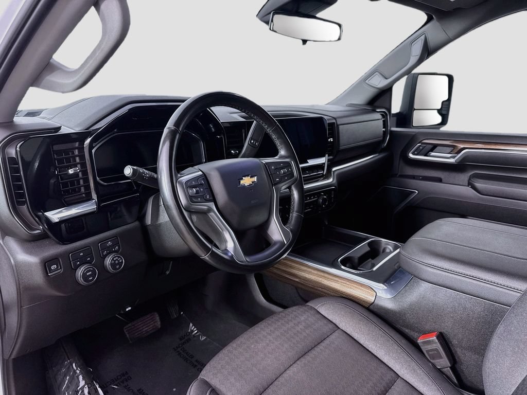 Used 2025 Chevrolet Silverado 3500 LT AWD/4WD image 10